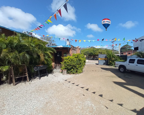 Club De Los Parrilleros, Calle Libertad De Los Robles, Maneiro, Con Tanque, Con Cerca Electrica