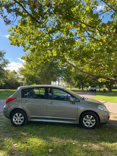 Nissan Tiida 1.8 Visia 5 p