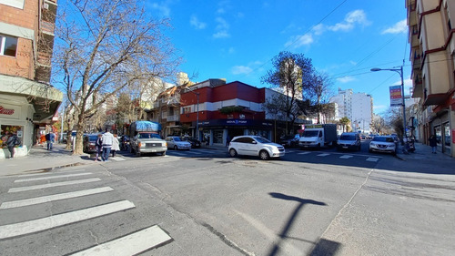 Imagen 10 de 13 de Venta Local + Ph + Terraza. Total 300m2 Frente Al Shopping Los Gallegos