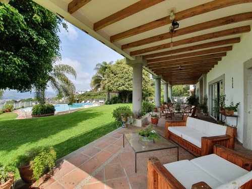 Venta Casa Las Lomas De Dimensiones Monumentales. Alberca Climatizada Y Jardín Plano Con Vistas Espectaculares Y Todos Los Servicios En Fracc Rancho San Diego Ixtapan De La Sal Edomex