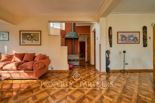 Casa Amplia Y Bien Ubicada En Ñuñoa Con Gran Poten...