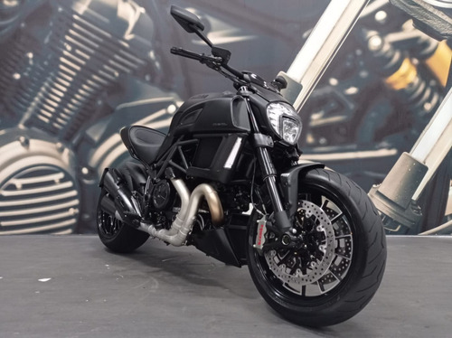 Diavel Dark