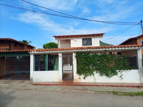 Home24 Islas Vende  Casa Con Piscina En Paraguachi.