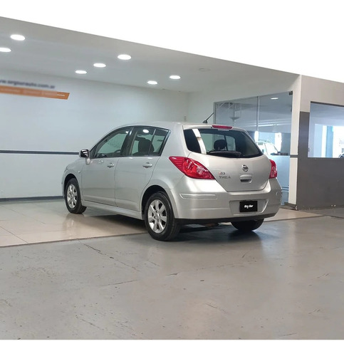 Nissan Tiida 1.8 Visia