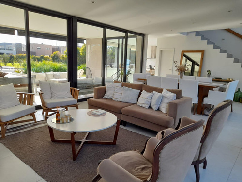 Casa En Venta Buenos Aires Golf, Bella Vista