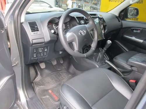 Toyota Fortuner Sr5 4x2 2700cc Mt Aa