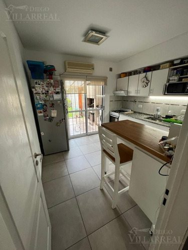 Imagen 4 de 8 de Casa - Haedo - Venta - 4 Ambientes - 4 Amb - Triplex - Duplex -