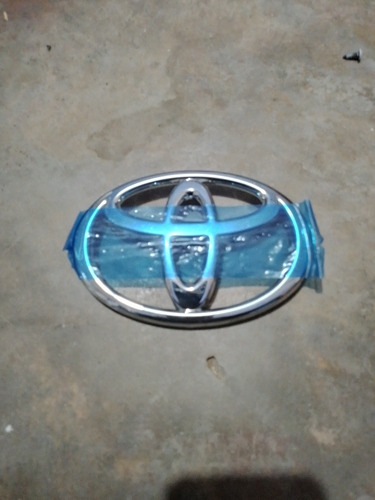 Emblema De Parrilla Toyota Fortuner Hylux 