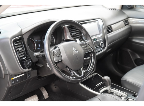 Mitsubishi Outlander 2.2 MIVEC DI-D DIESEL HPE-S AWD AUTOMÁTICO