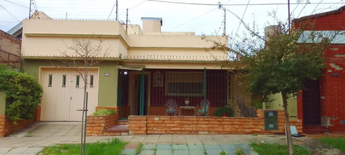 Casa 4 Dormitorios, Garage Y Jardín En Don Bosco