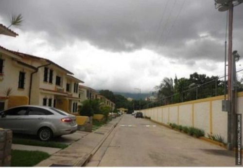 Imagen 2 de 8 de En Venta Town House En El Sector El Rincón Naguanagua