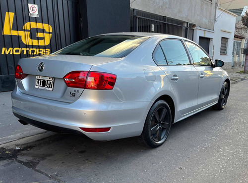 Imagen 3 de 8 de Volkswagen Vento 2011 2.5 Luxury 170cv