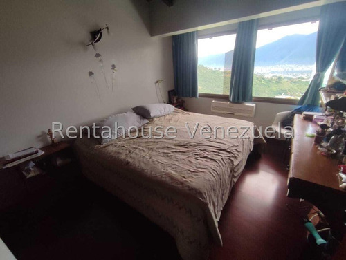 Bella Casa Bien Distribuida De MĂșltiples Niveles En Venta Ubicada En Los Naranjos Del Cafetal 25-6495