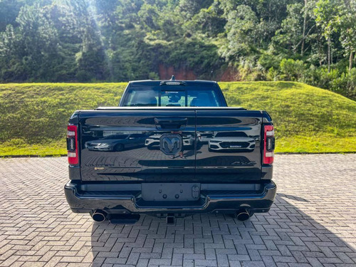 RAM 1500 Limited Night Edition 5.7 V8