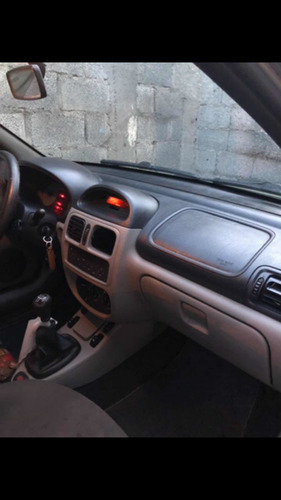 Renault Clio Sedan 2004 1.0 16v Privilège 4p