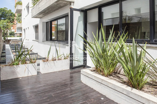 Apartamento Unico Frente Al Mar, Zona Puerto Con Piscina Propia.