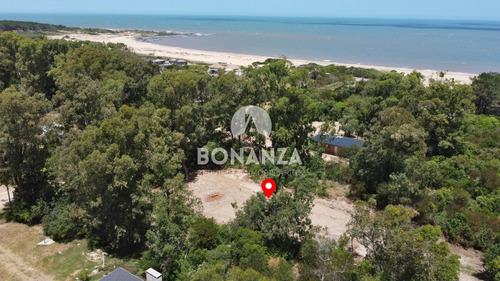 Imagen 2 de 11 de Terreno En Venta Con Muy Buena Ubicación En Punta Colorada, Piriápolis. A 1 Cuadra De La Playa.