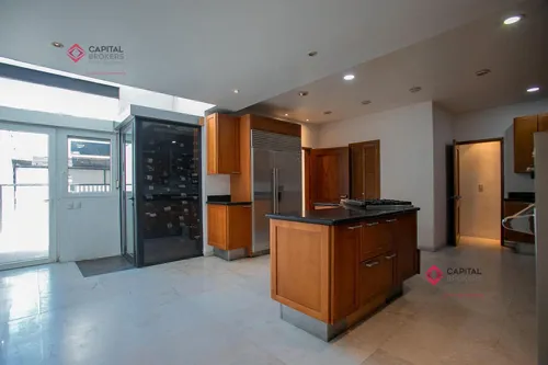 Casa De Lujo En Renta Con Alberca Y Cuarto De Seguridad Cerca De La Minerva