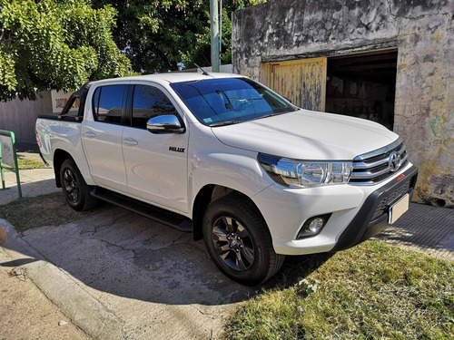 Imagen 9 de 13 de Toyota Hilux 2016 2.8 Cd Srv 177cv 4x4 At