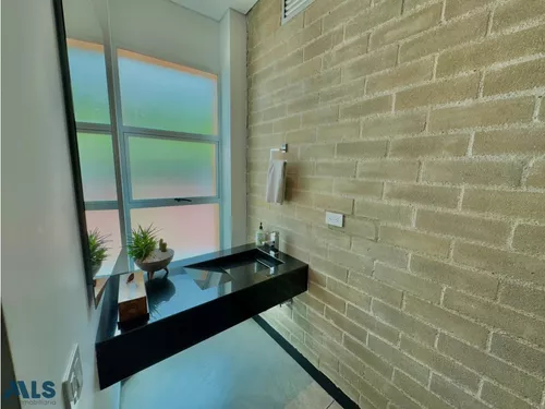 Hermosa Casa Con Energía Solar En Una Ubicación ...(mls#253904)