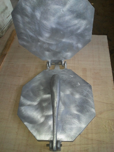 Imagen 3 de 5 de Pataconera O Prensamasa En Aluminio Fundido.
