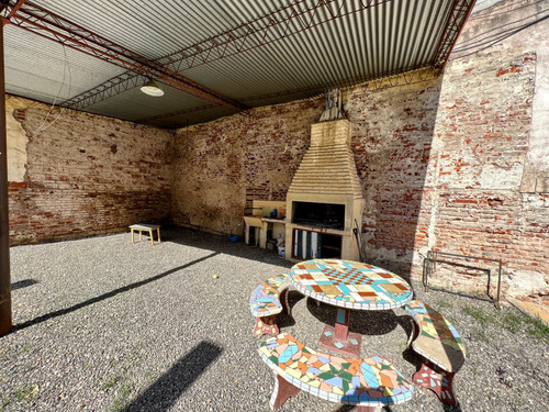 Alquiler. Centro. Casa 4 Dorm! Con Patio Quincho Y Asador! No Paga Expensas