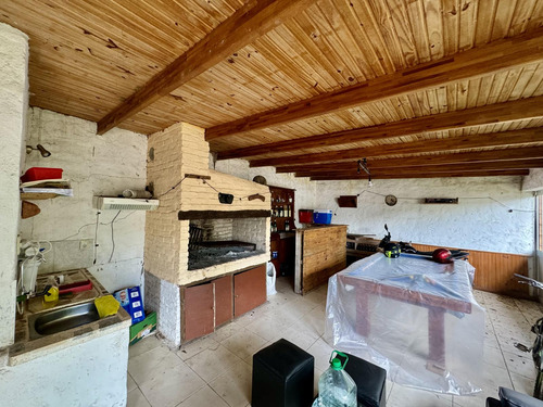 Colonia - Venta Casa De 3 Dormitorios Y Barbacoa A Metros De Rambla Costanera