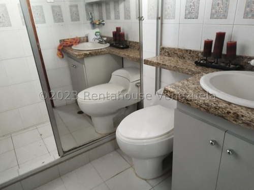 Imagen 25 de 30 de Casa En Alquiler Colinas De Los Chaguaramos 23-18517 Katy