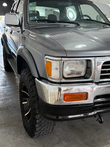 Vendo Hilux Sr5 2.8full Modelo 2000