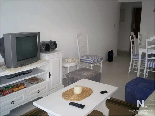 Apartamento De 2 Dormitorios En Edificio Torre Marina , Punta Del Este , Playa Brava