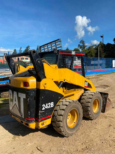 Minicargador 242b - Caterpillar - 100% Funcional