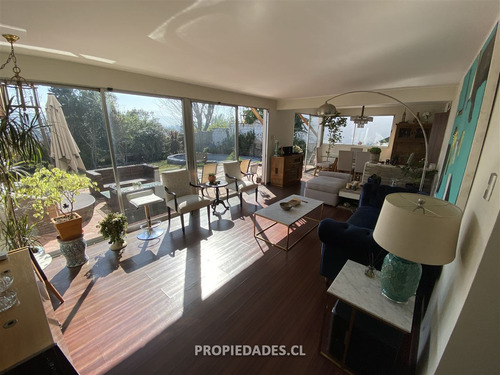 Casa En Venta De 4 Dorm. En Las Condes