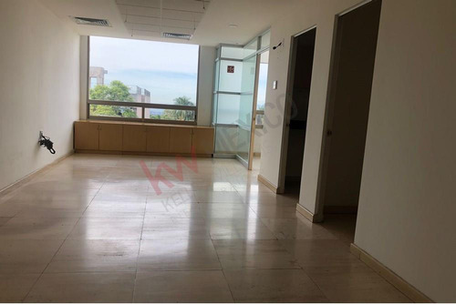 Se Renta Local Comercial En Cuernavaca, Morelos.- Para Bancos Cuenta Con Puerta Blindada.-