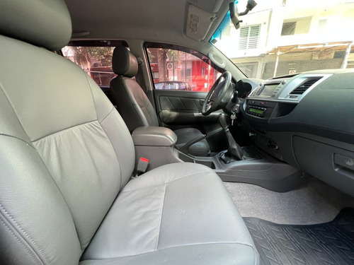 Imagen 18 de 21 de Toyota Hilux 4x2 C/d Srv 3.0 Tdi C/cue