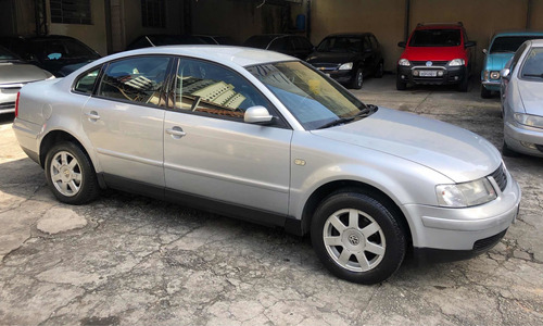 Volkswagen Passat 1.8 4p