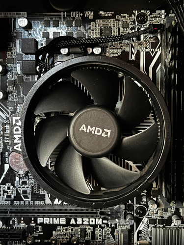 Computadora Gamer Pc Con Ryzen 5 5600g Ram 16gb Ssd 240gb (Usado)