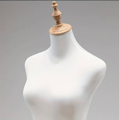Maniquí De Mujer Blanco Base De Madera Torso Femenino Busto Blanco