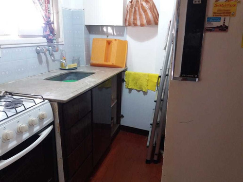 Imagen 5 de 12 de Zona Centro Ambiente Único 2º Piso Por Escalera Buen Estado