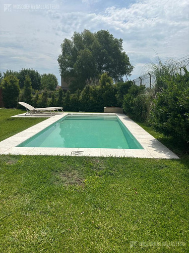 Casa En Venta- Barrio Barbarita.