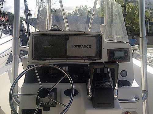 Boston Whaler 24 Pies
