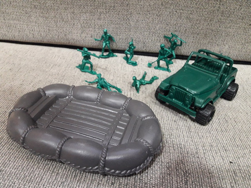 8 Soldados Plasticos Con Jeep Y Gomon Bote Soldaditos Gv70