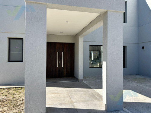 Casa En Venta 5 Amb En Altos De Campo Grande