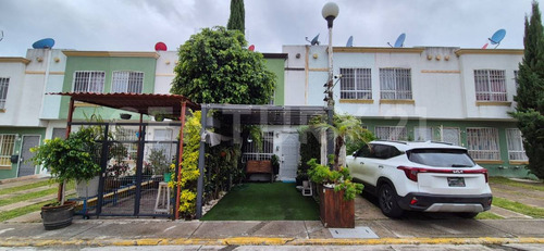 Casa En Primera Seccion De Los Héroes Con Vigilancia Y Áreas Verdes!!