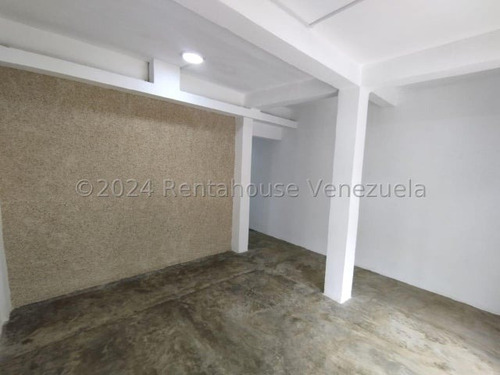 Karen García Alquila Local Comercial De 28 Mts2 A Pie De Calle Al Este De Barquisimeto, Con Un Espacio Ideal Para Establecer Un Negocio De Ventas O De Servicios, Alto Tráfico Vehicular Y Peatonal.