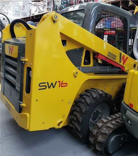 Imagen 3 de 10 de Minicargador Sw16 Wacker Neuson Con Motor Kohler De 55cv