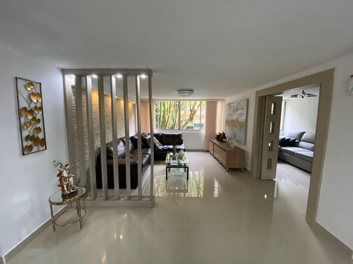 Apartamento En Venta En Poblado Aguacatala Medellín