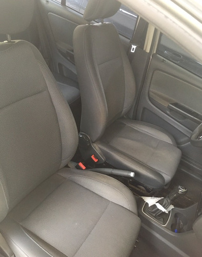 Imagem 5 de 15 de Volkswagen Fox Trend 1.0 Total Flex 5p Ano 2012
