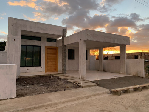 Imagen 1 de 17 de Casas Nuevas En Proyecto Cerrado En Gurabo 