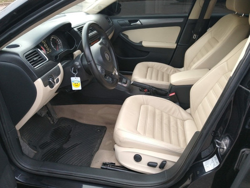 Imagen 10 de 11 de Volkswagen Vento 2.0 T Fsi Sportline Dsg 2011
