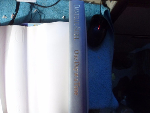 One Day At A Time - Danielle Steel Tapa Dura